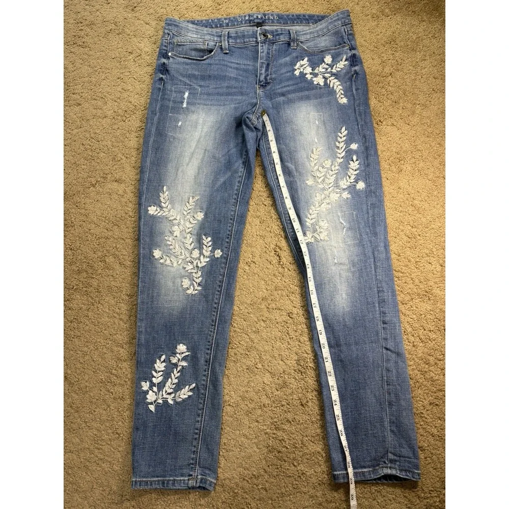 White House Black Market Girlfriend Jean Women 10 Floral Embroidery Mid Rise